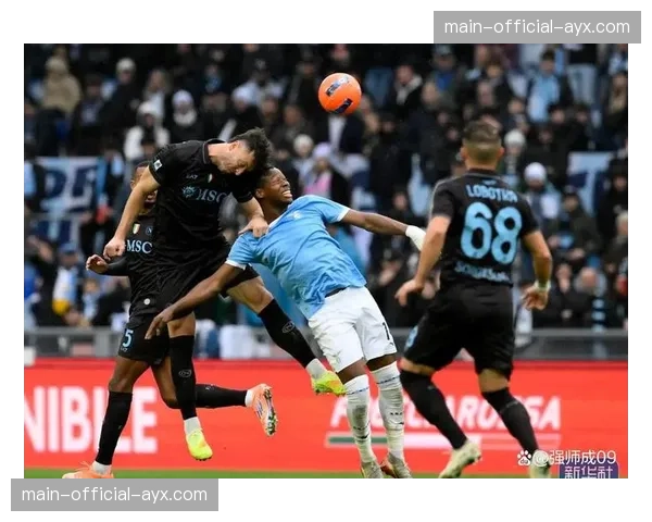 突发:那不勒斯vs拉齐奥赛前,客队大巴遭极端球迷投掷石块,比赛推迟开球 突发:那不勒斯vs拉齐奥赛前,客队大巴遭极端球迷投掷石块,比赛推迟开球