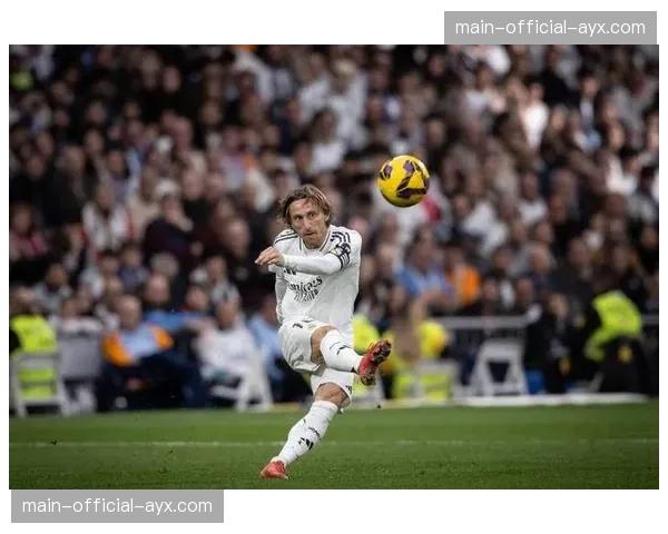 聚焦老将莫德里奇：其在皇马中场攻防节奏控制中的作用无可替代