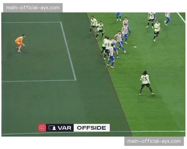 英超下赛季将启用新一代足球芯片，用于更精确的越位判定